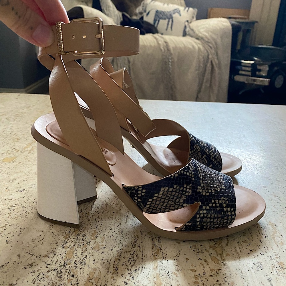 Gianni bini 7-1/2 colorblock heels white and snakeskin
